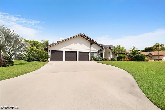 2307 Queens WAY, Naples, FL 34112
