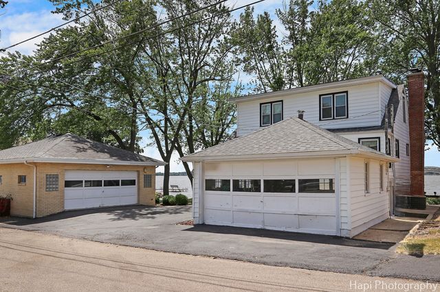 36 S PISTAKEE LAKE Road, Fox Lake, IL 60020