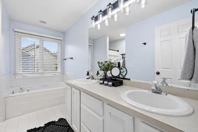 1384 Baywood Circle, Brighton City, MI 48116