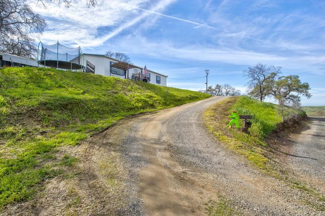 9212 Banderilla Dr, La Grange, CA 95329