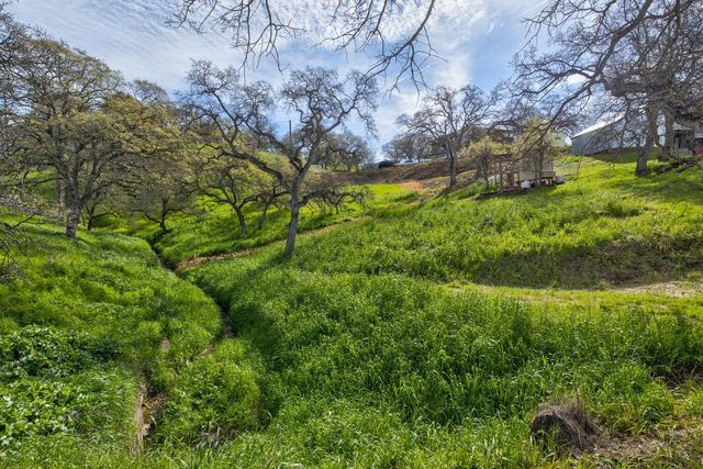 9212 Banderilla Dr, La Grange, CA 95329