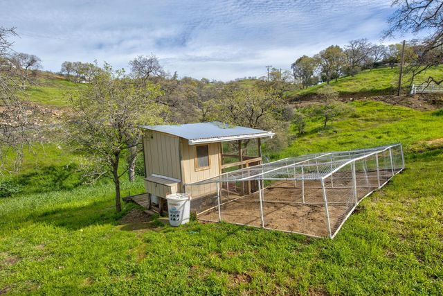 9212 Banderilla Dr, La Grange, CA 95329