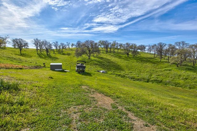 9212 Banderilla Dr, La Grange, CA 95329