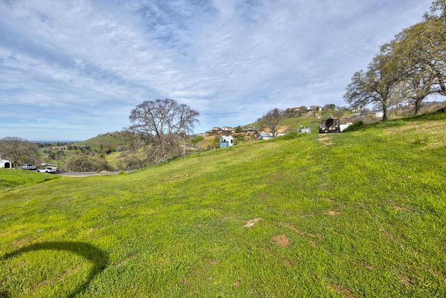 9212 Banderilla Dr, La Grange, CA 95329