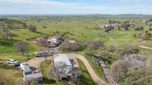 9212 Banderilla Dr, La Grange, CA 95329