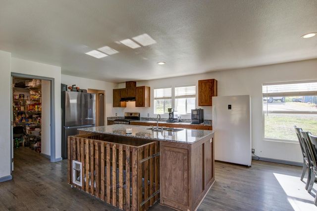 9212 Banderilla Dr, La Grange, CA 95329