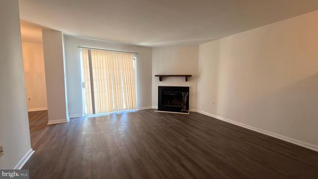 143 VALLEY STREAM CIR, Wayne, PA 19087