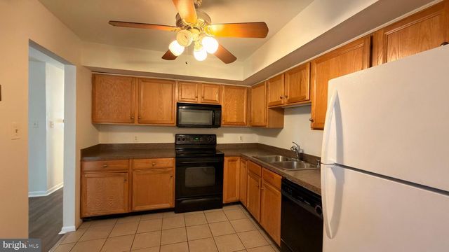 143 VALLEY STREAM CIR, Wayne, PA 19087