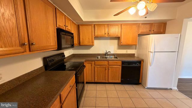 143 VALLEY STREAM CIR, Wayne, PA 19087