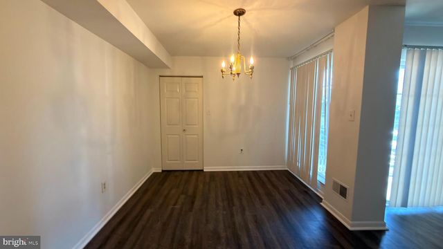 143 VALLEY STREAM CIR, Wayne, PA 19087