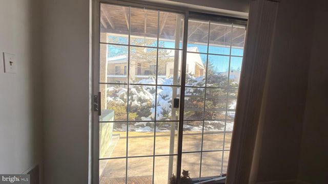 143 VALLEY STREAM CIR, Wayne, PA 19087