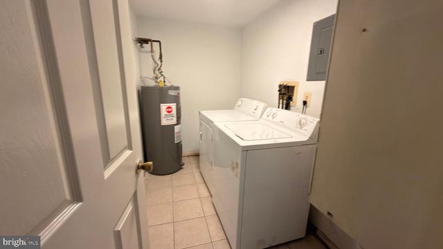 143 VALLEY STREAM CIR, Wayne, PA 19087