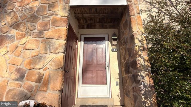 143 VALLEY STREAM CIR, Wayne, PA 19087