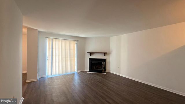 143 VALLEY STREAM CIR, Wayne, PA 19087