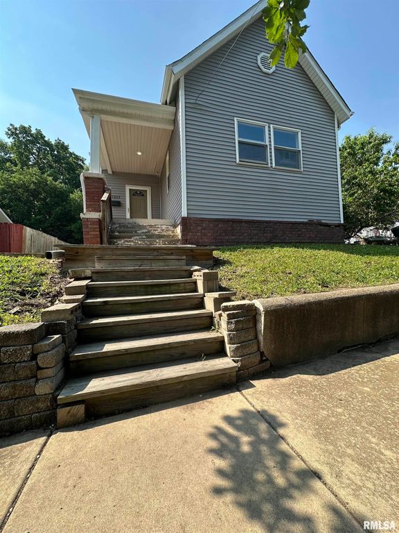 1213 NE GLENDALE Avenue, Peoria, IL 61603