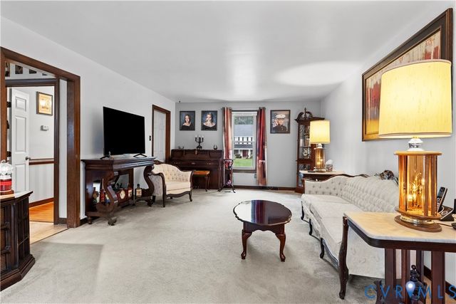 5817 Buxton Dr, Chester, VA 23831