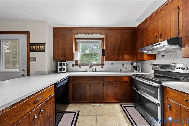 5817 Buxton Dr, Chester, VA 23831