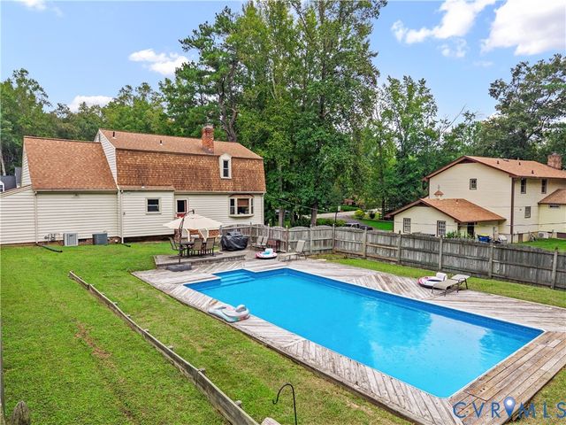 5817 Buxton Dr, Chester, VA 23831