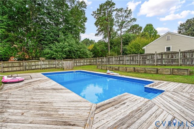 5817 Buxton Dr, Chester, VA 23831