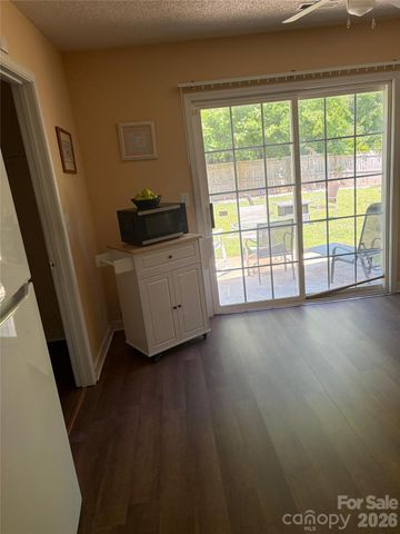 8019 shiny Meadow Lane, Charlotte, NC 28215