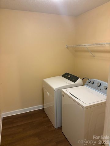 8019 shiny Meadow Lane, Charlotte, NC 28215