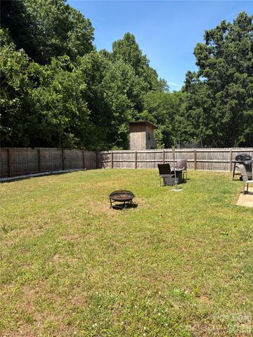 8019 shiny Meadow Lane, Charlotte, NC 28215