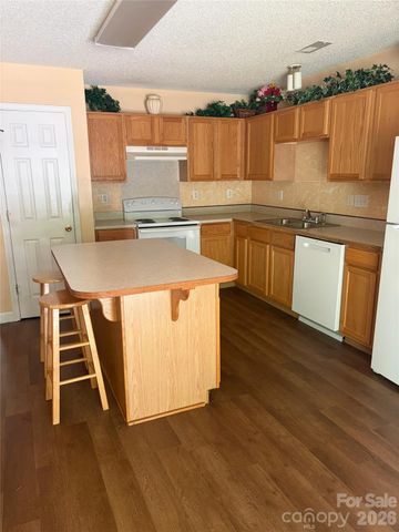 8019 shiny Meadow Lane, Charlotte, NC 28215