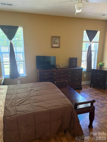 8019 shiny Meadow Lane, Charlotte, NC 28215