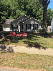 8019 shiny Meadow Lane, Charlotte, NC 28215