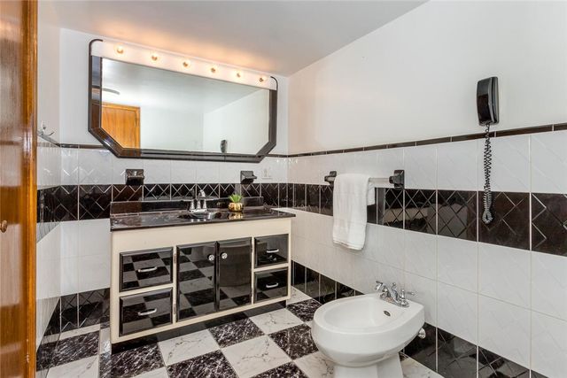 275 Columbus Avenue, Pawtucket, RI 02861