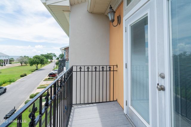 8 Oak Alley Lane, Long Beach, MS 39560