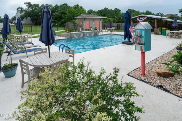 8 Oak Alley Lane, Long Beach, MS 39560