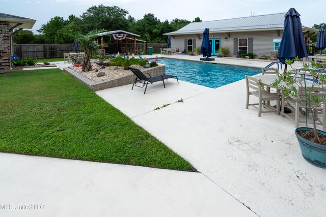 8 Oak Alley Lane, Long Beach, MS 39560