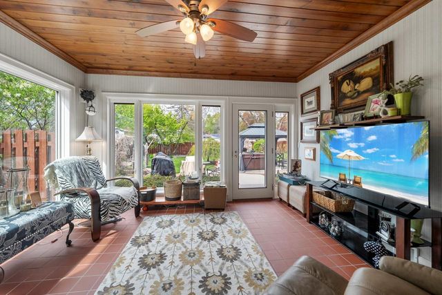 240 ARBOR LANE, Green Bay, WI 54301