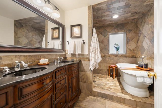 240 ARBOR LANE, Green Bay, WI 54301