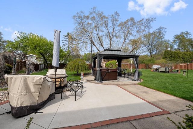 240 ARBOR LANE, Green Bay, WI 54301