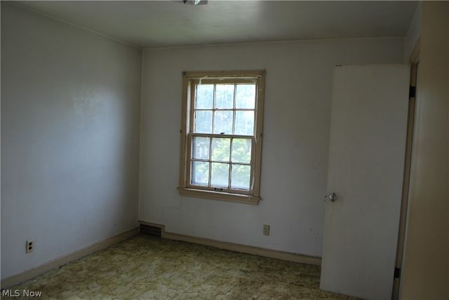 3715 Strathavon Road, Shaker Heights, OH 44120