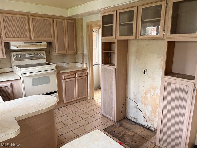 3715 Strathavon Road, Shaker Heights, OH 44120