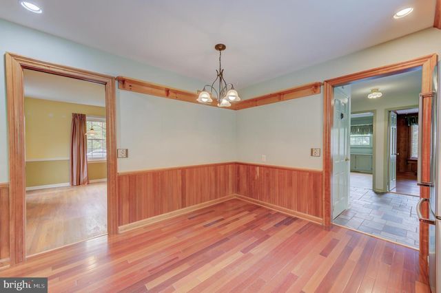 19 FARM RD, Ewing, NJ 08638