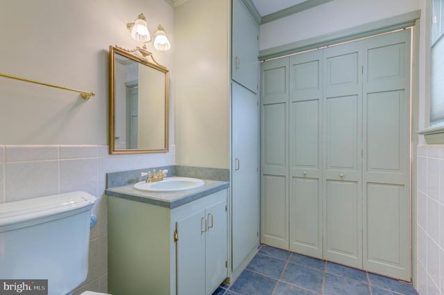 19 FARM RD, Ewing, NJ 08638