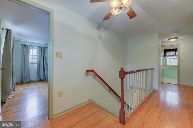 19 FARM RD, Ewing, NJ 08638