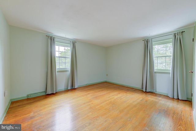 19 FARM RD, Ewing, NJ 08638
