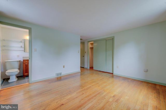 19 FARM RD, Ewing, NJ 08638