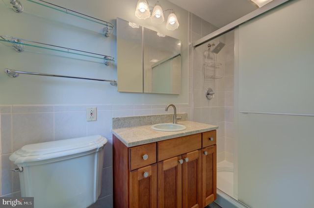 19 FARM RD, Ewing, NJ 08638
