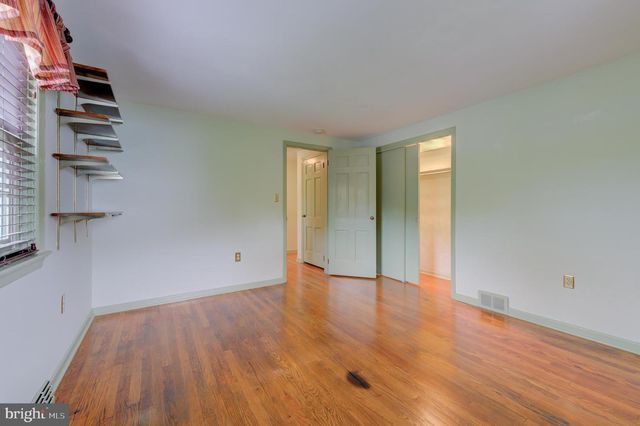 19 FARM RD, Ewing, NJ 08638