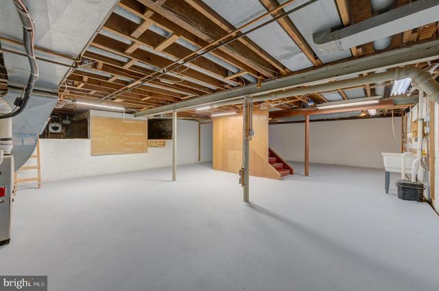 19 FARM RD, Ewing, NJ 08638