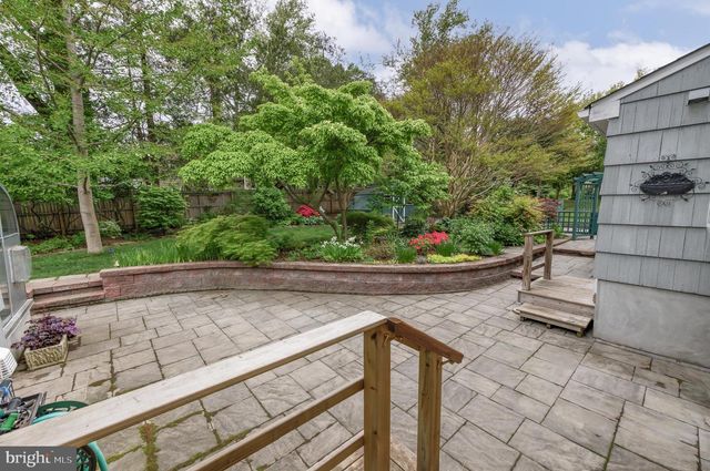 19 FARM RD, Ewing, NJ 08638