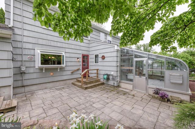 19 FARM RD, Ewing, NJ 08638