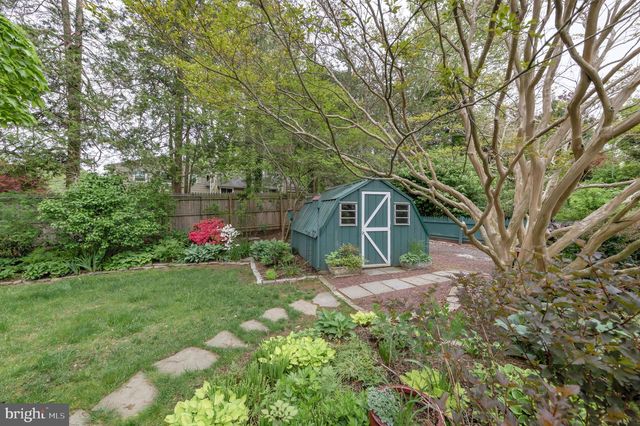 19 FARM RD, Ewing, NJ 08638