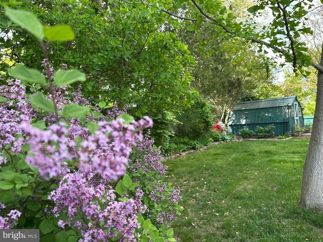 19 FARM RD, Ewing, NJ 08638